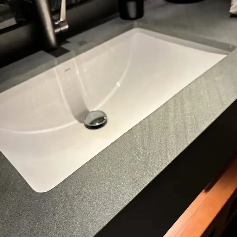 Apple šedá pískovská deska